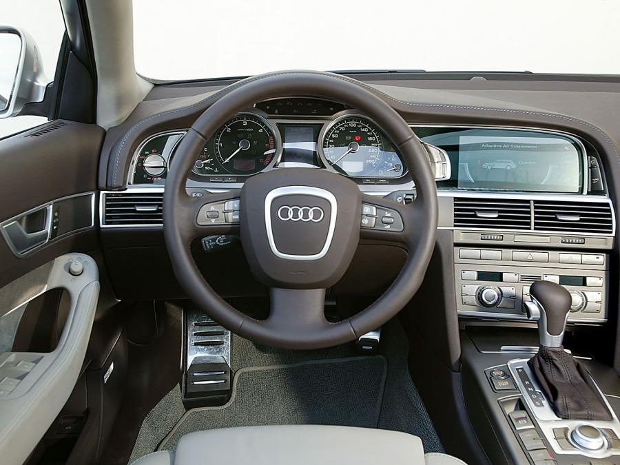 Панель приборов Audi Allroad Quattro Concept (4F, C6) 2005 года  (фото 19 из 36)